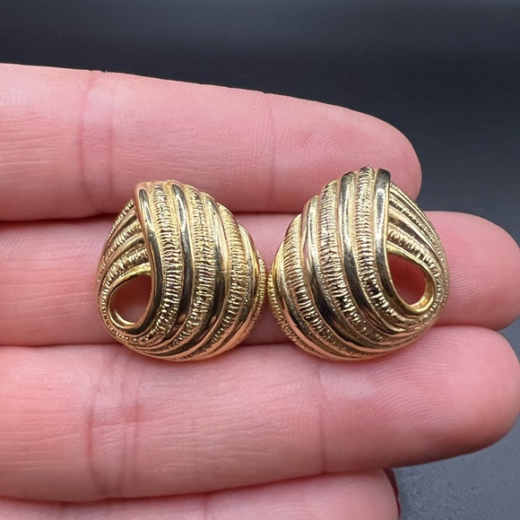 Jewelry - Vintage Matte Gold Tone Swirl Earrings